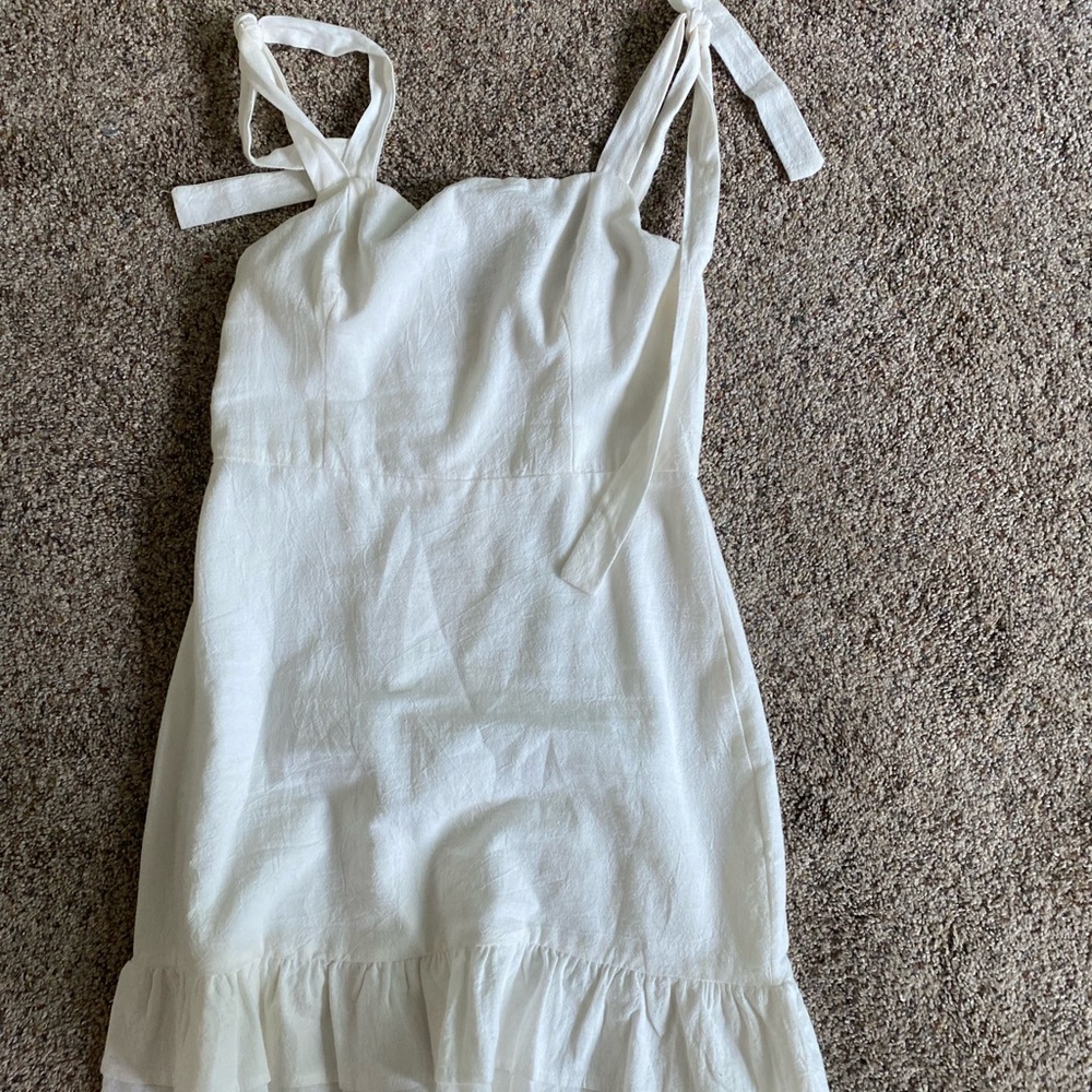 White tie/ruffle show po dress